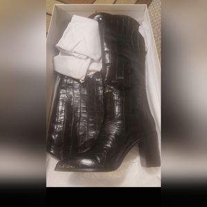 Brand new pair of SCHUTZ Boots  size 7M